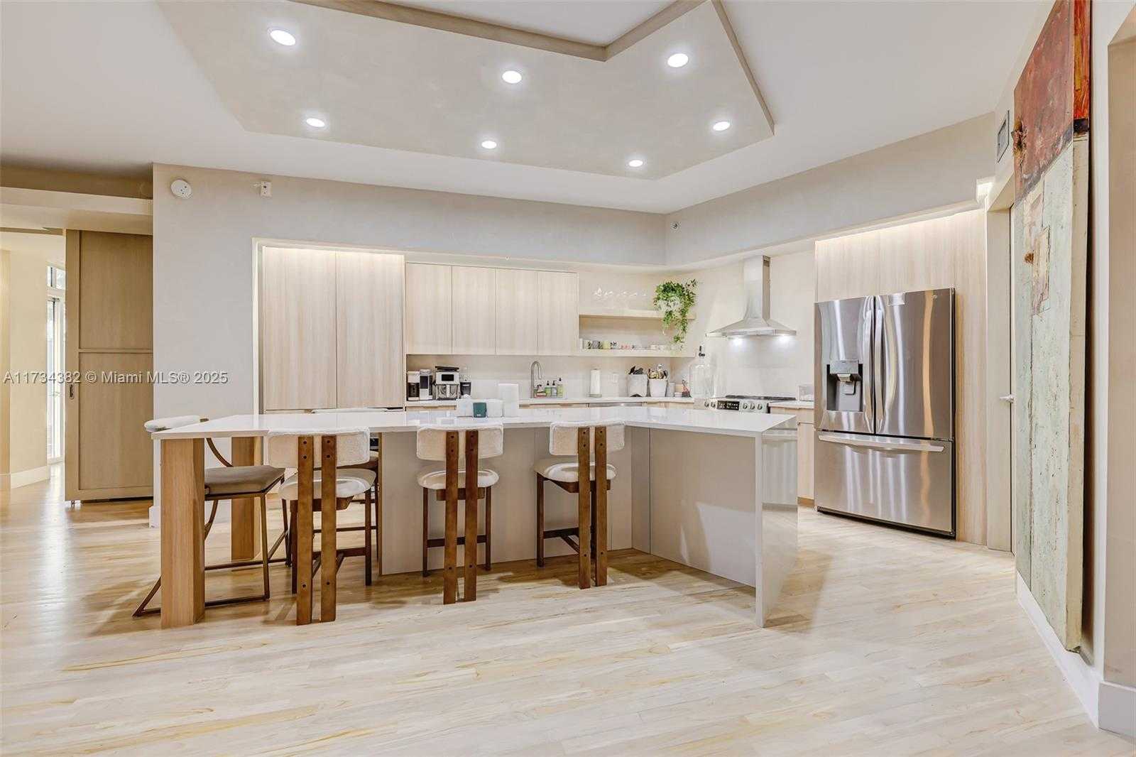 Small Image of 2001 MERIDIAN AVE #307, Miami Beach Number 8