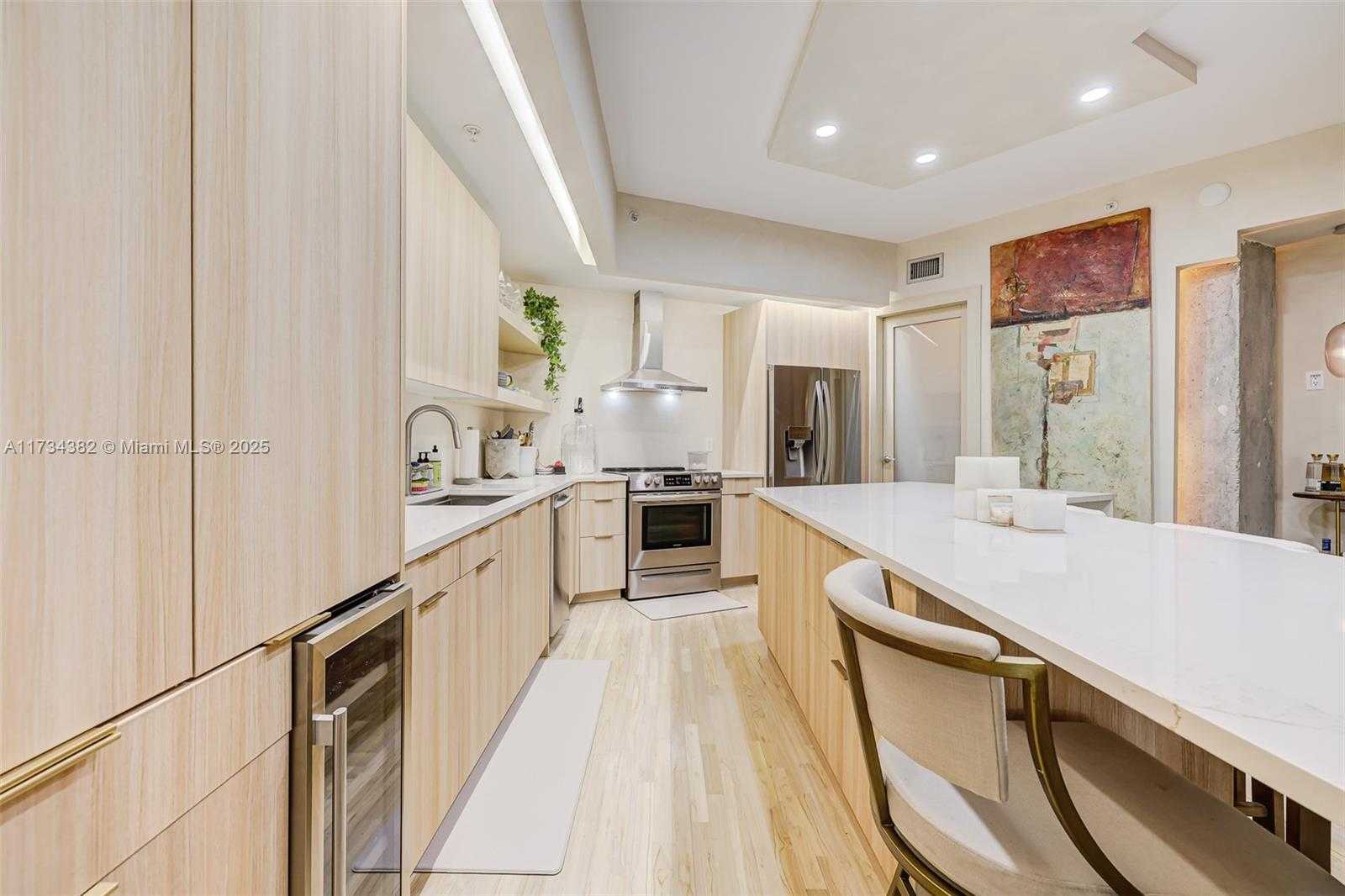 Small Image of 2001 MERIDIAN AVE #307, Miami Beach Number 9