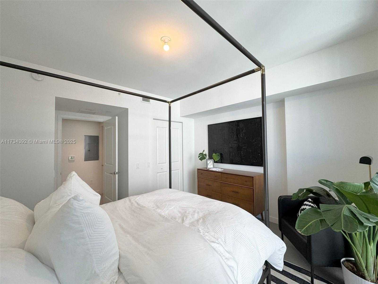 Small Image of 1600 NORTH EAST 1ST AVE #1919, Miami Number 13
