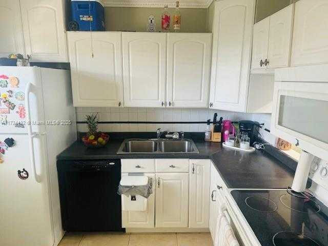 Small Image of 3110 HOLIDAY SPRINGS BLVD #310, Margate Number 21