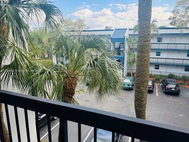 Small Image of 3110 HOLIDAY SPRINGS BLVD #310, Margate Number 23