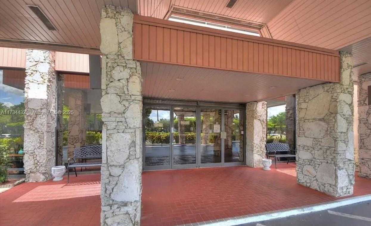 Small Image of 3110 HOLIDAY SPRINGS BLVD #310, Margate Number 30