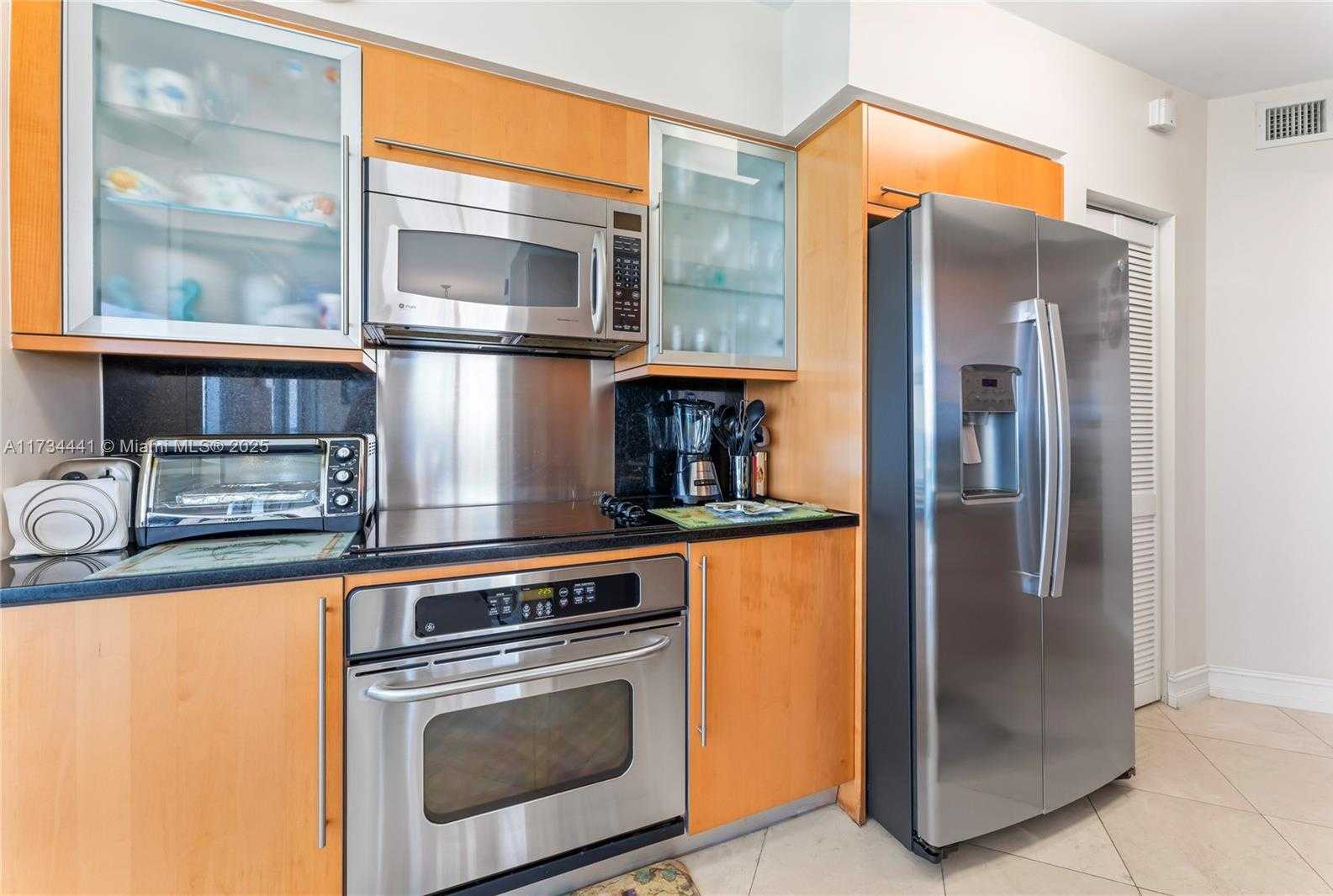 Small Image of 6365 COLLINS AVE #1901, Miami Beach Number 17