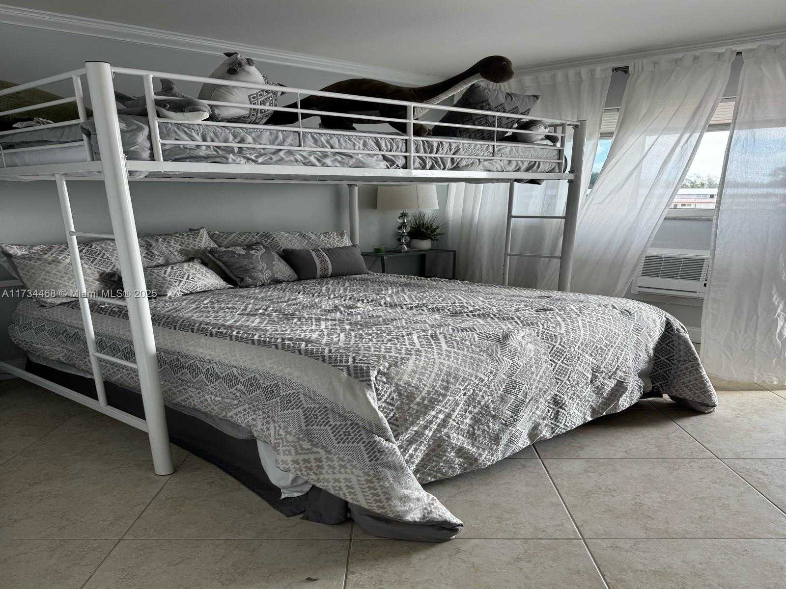 Small Image of Hallandale Beach Number 11