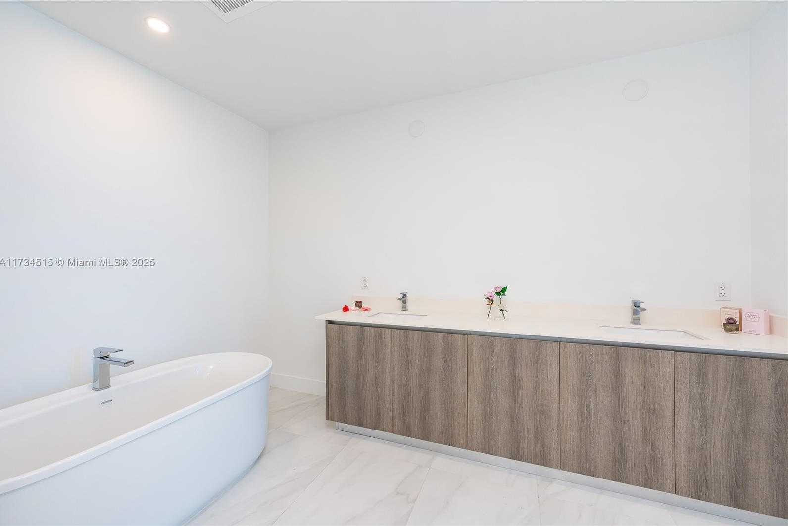 Small Image of 17550 COLLINS AVENUE #1605, Sunny Isles Beach Number 17