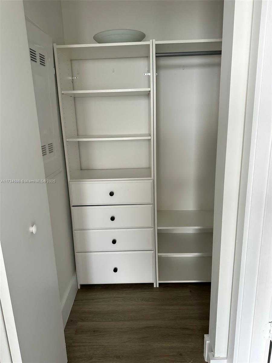 Small Image of 121 NORTH EAST 34TH ST #2816, Miami Number 12
