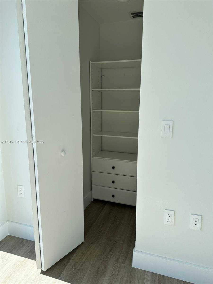 Small Image of 121 NORTH EAST 34TH ST #2816, Miami Number 7