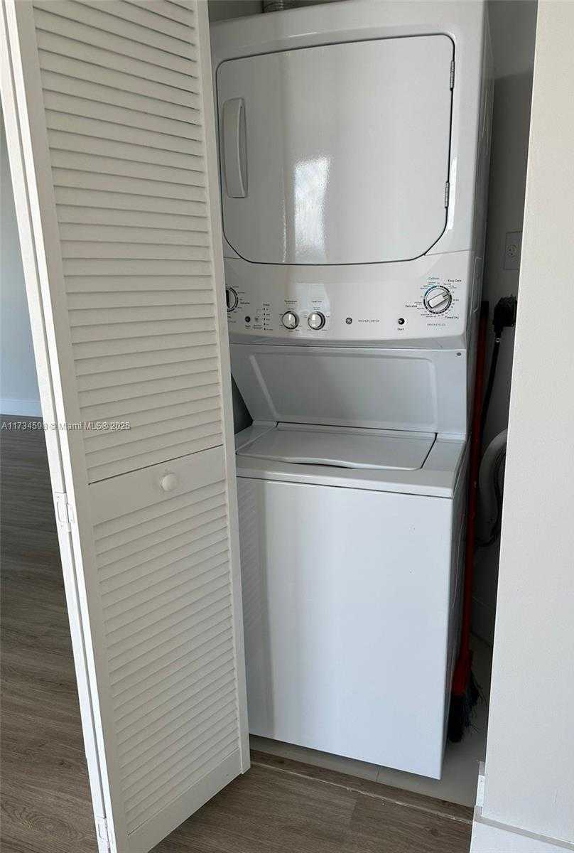 Small Image of 121 NORTH EAST 34TH ST #2816, Miami Number 9