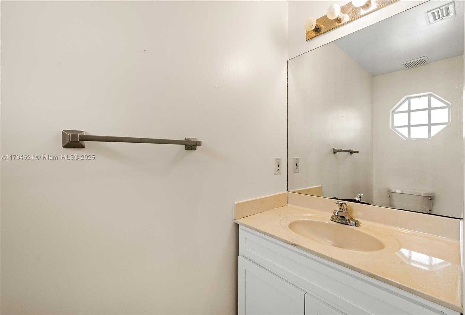 Small Image of 10836 CYPRESS GLEN DR, Coral Springs Number 10