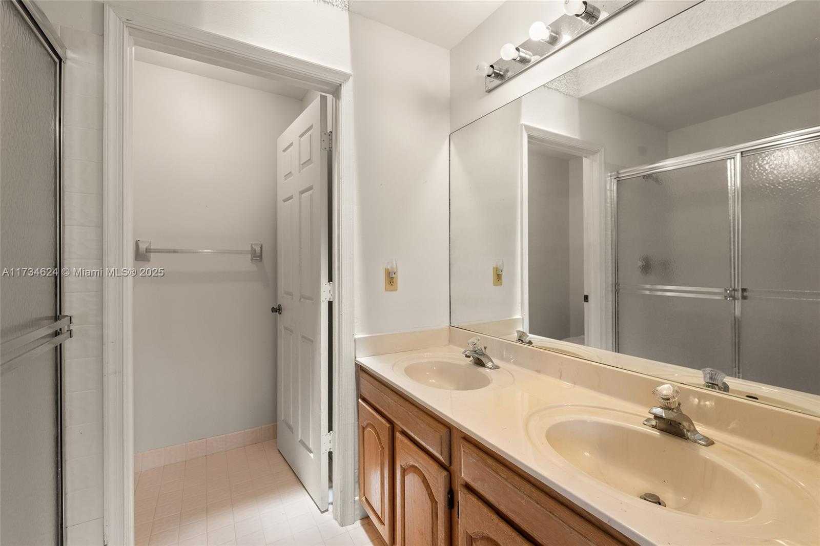 Small Image of 10836 CYPRESS GLEN DR, Coral Springs Number 22