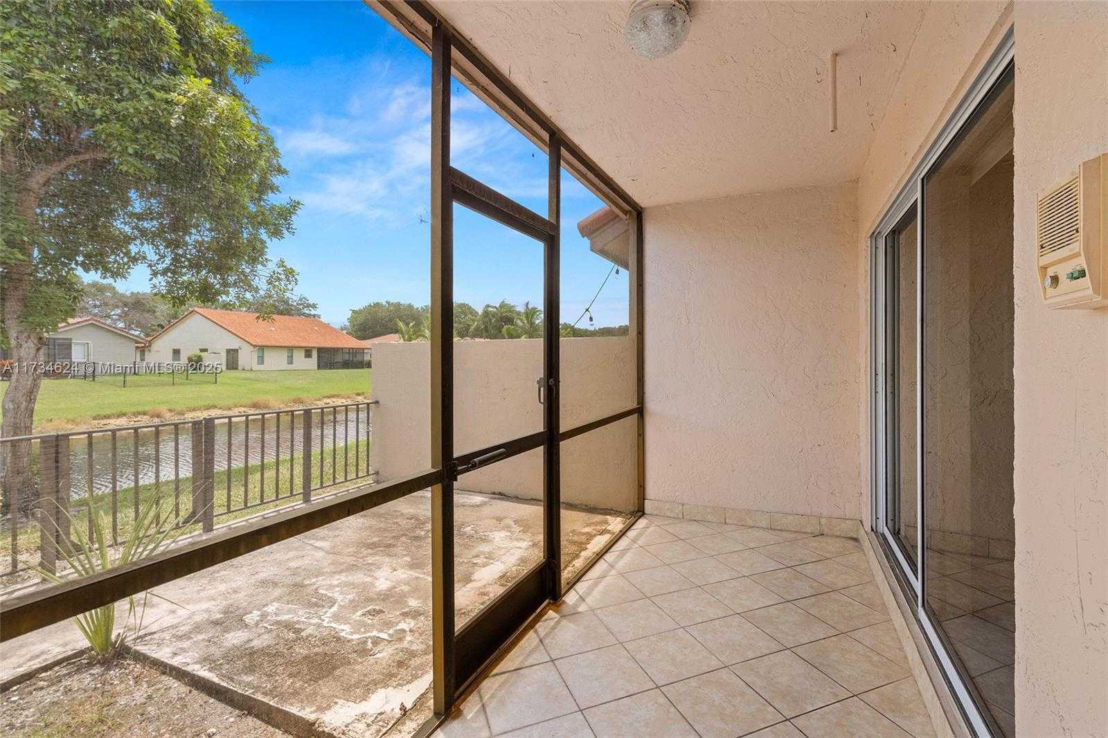 Small Image of 10836 CYPRESS GLEN DR, Coral Springs Number 29