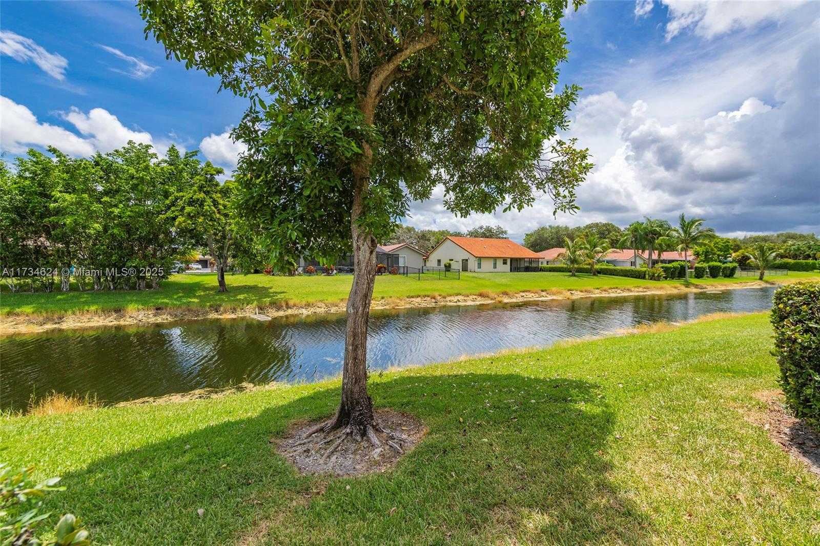 Small Image of 10836 CYPRESS GLEN DR, Coral Springs Number 31