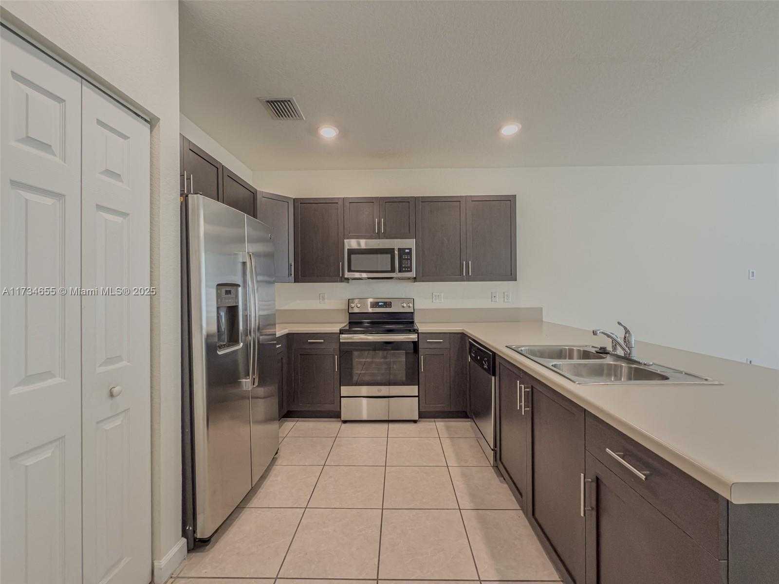 Small Image of 10629 WEST 32ND LN, Miami Lakes Number 10