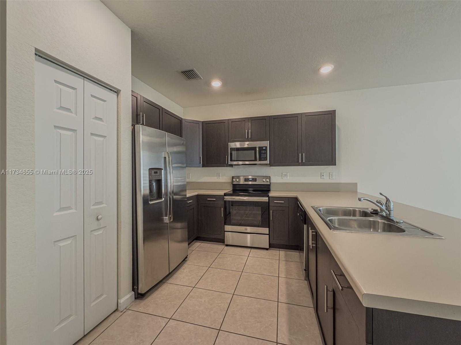 Small Image of 10629 WEST 32ND LN, Miami Lakes Number 12