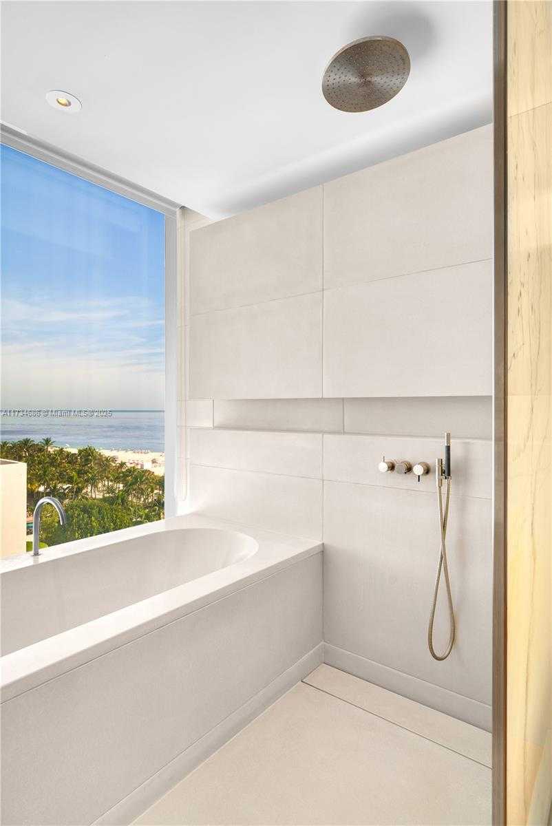 Small Image of 2901 COLLINS AVE #1001, Miami Beach Number 17