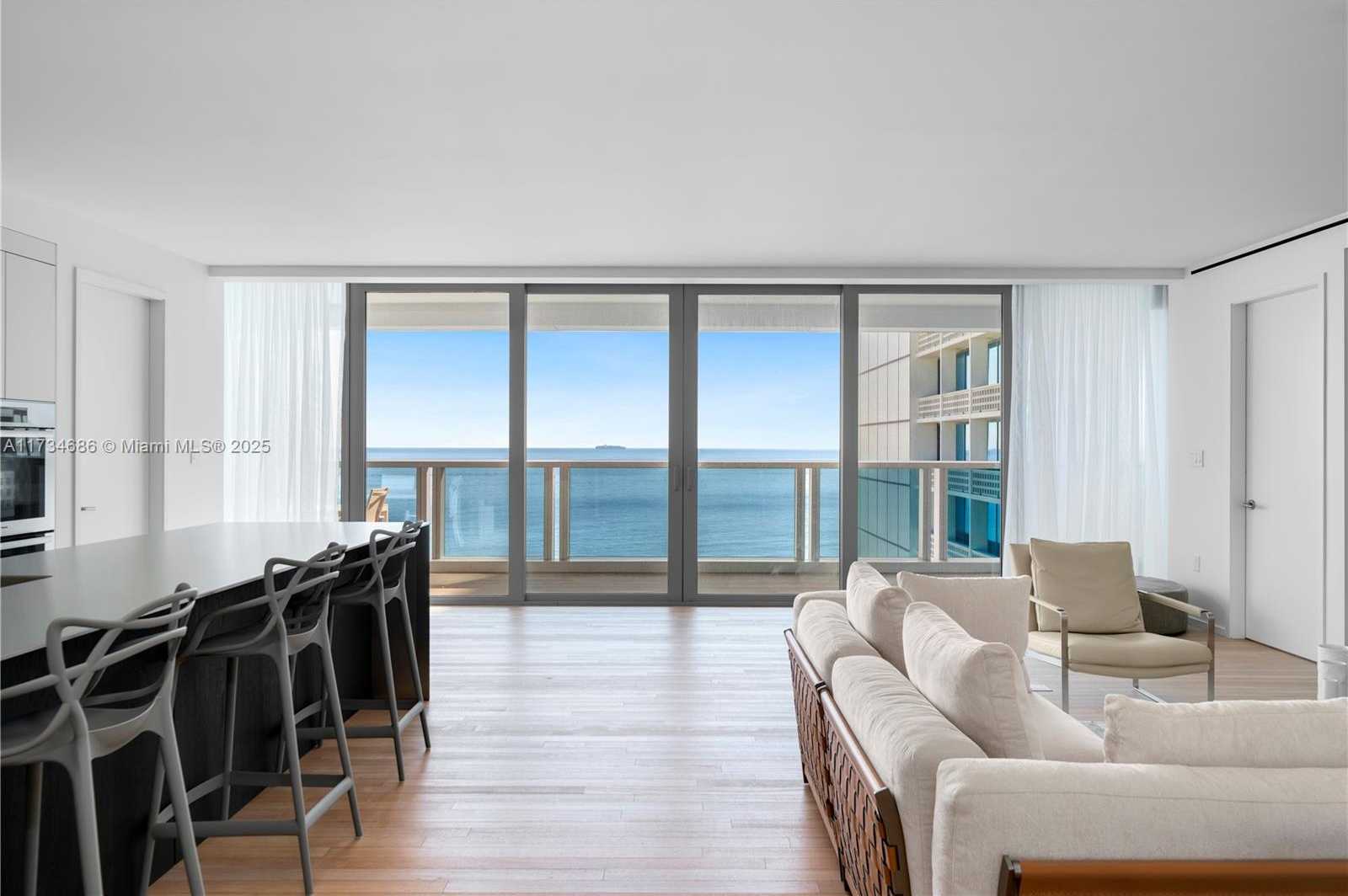 Small Image of 2901 COLLINS AVE #1001, Miami Beach Number 3