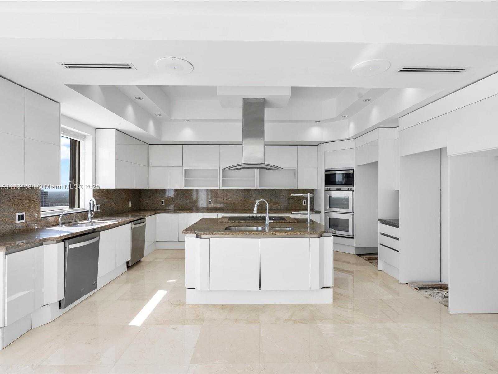 Small Image of 2600 ISLAND BLVD #PH-3, Aventura Number 34