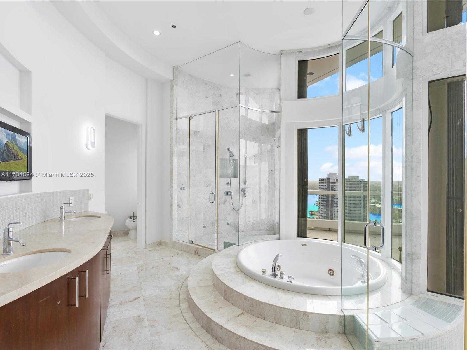 Small Image of 2600 ISLAND BLVD #PH-3, Aventura Number 36