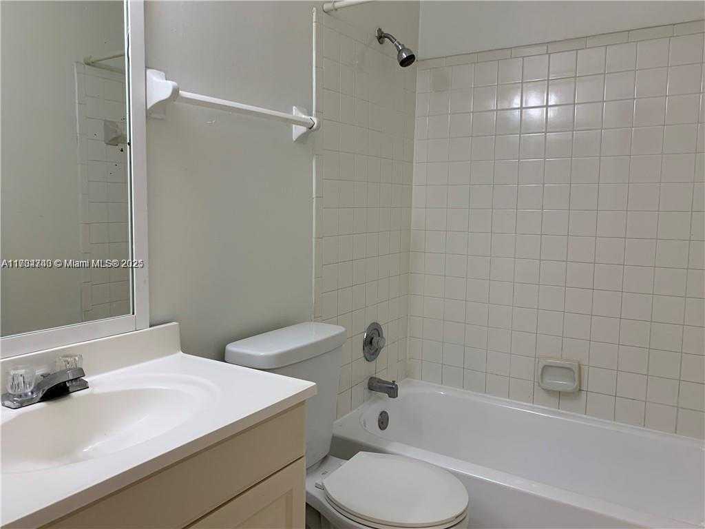 Small Image of 3401 NW 44th St, Lauderdale Lakes, FL 33309, USA Number 14