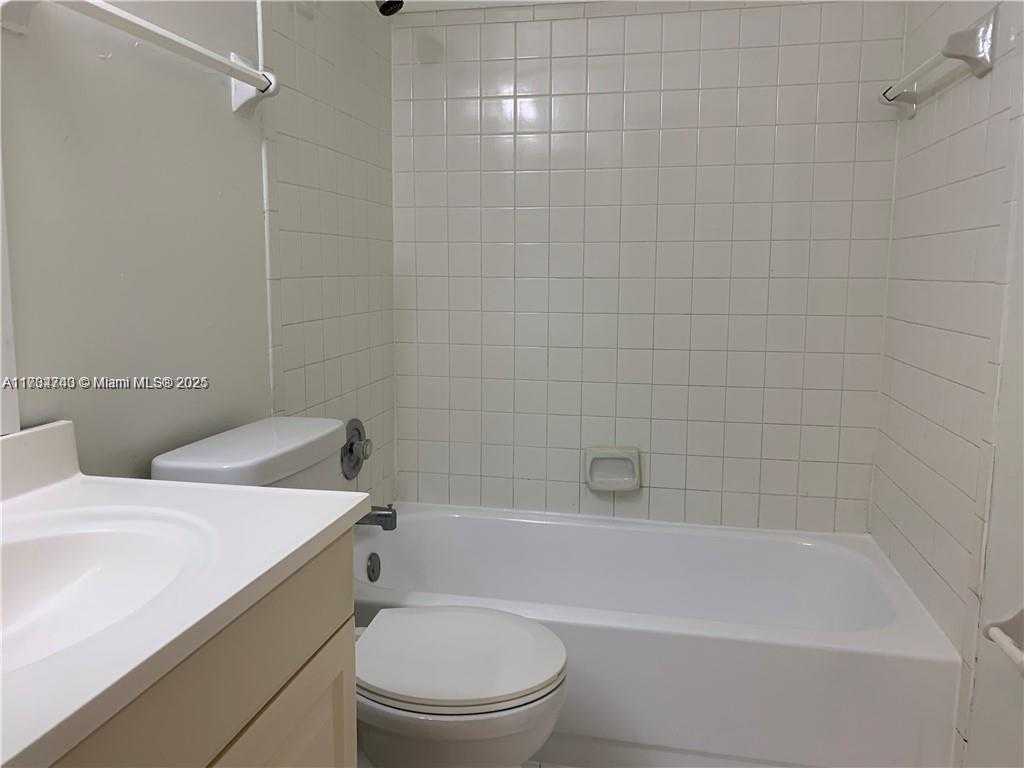 Small Image of 3401 NW 44th St, Lauderdale Lakes, FL 33309, USA Number 15