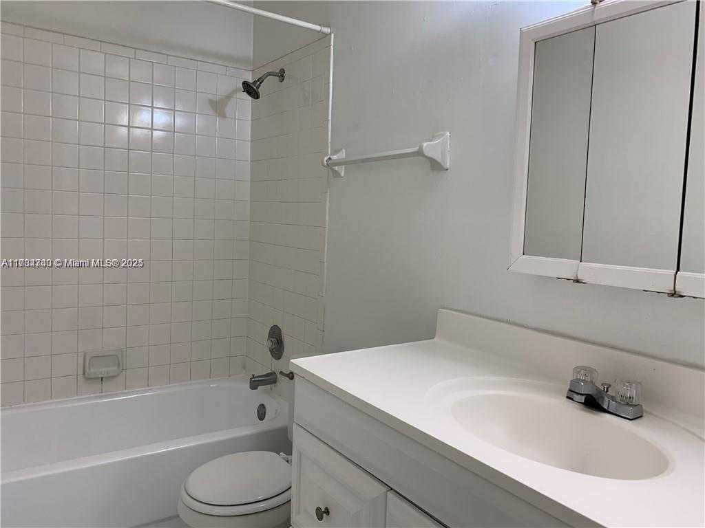 Small Image of 3401 NW 44th St, Lauderdale Lakes, FL 33309, USA Number 25