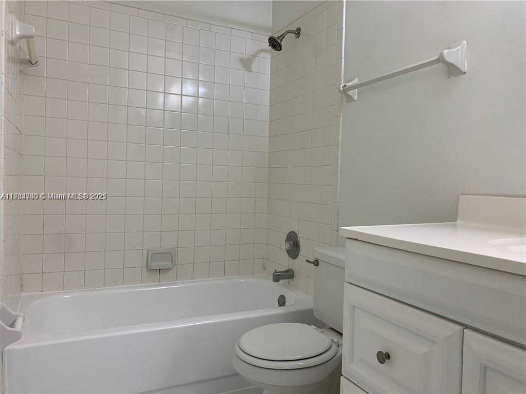 Small Image of 3401 NW 44th St, Lauderdale Lakes, FL 33309, USA Number 27