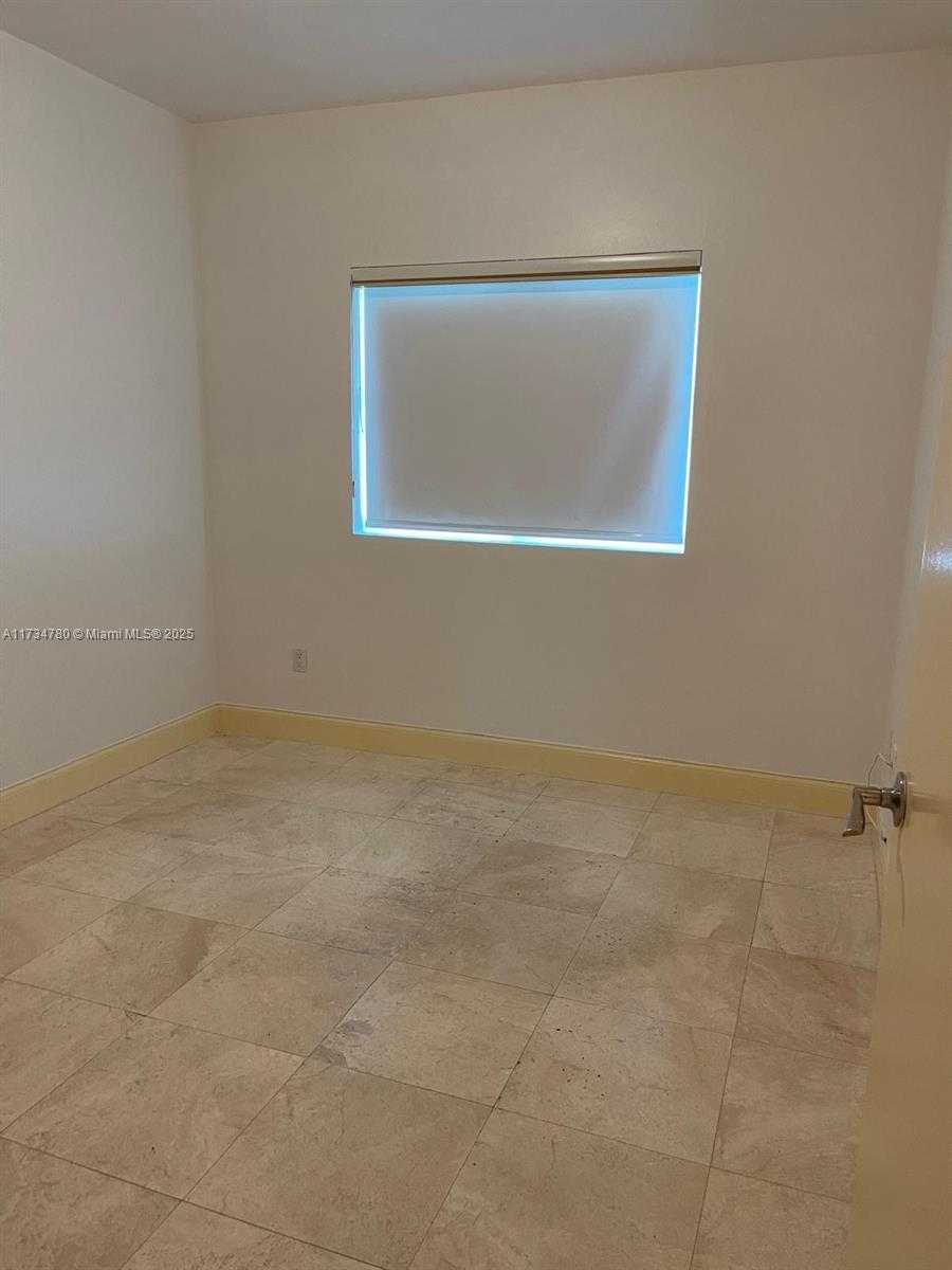 Small Image of 15051 ROYAL OAKS LN #1103, North Miami Number 11