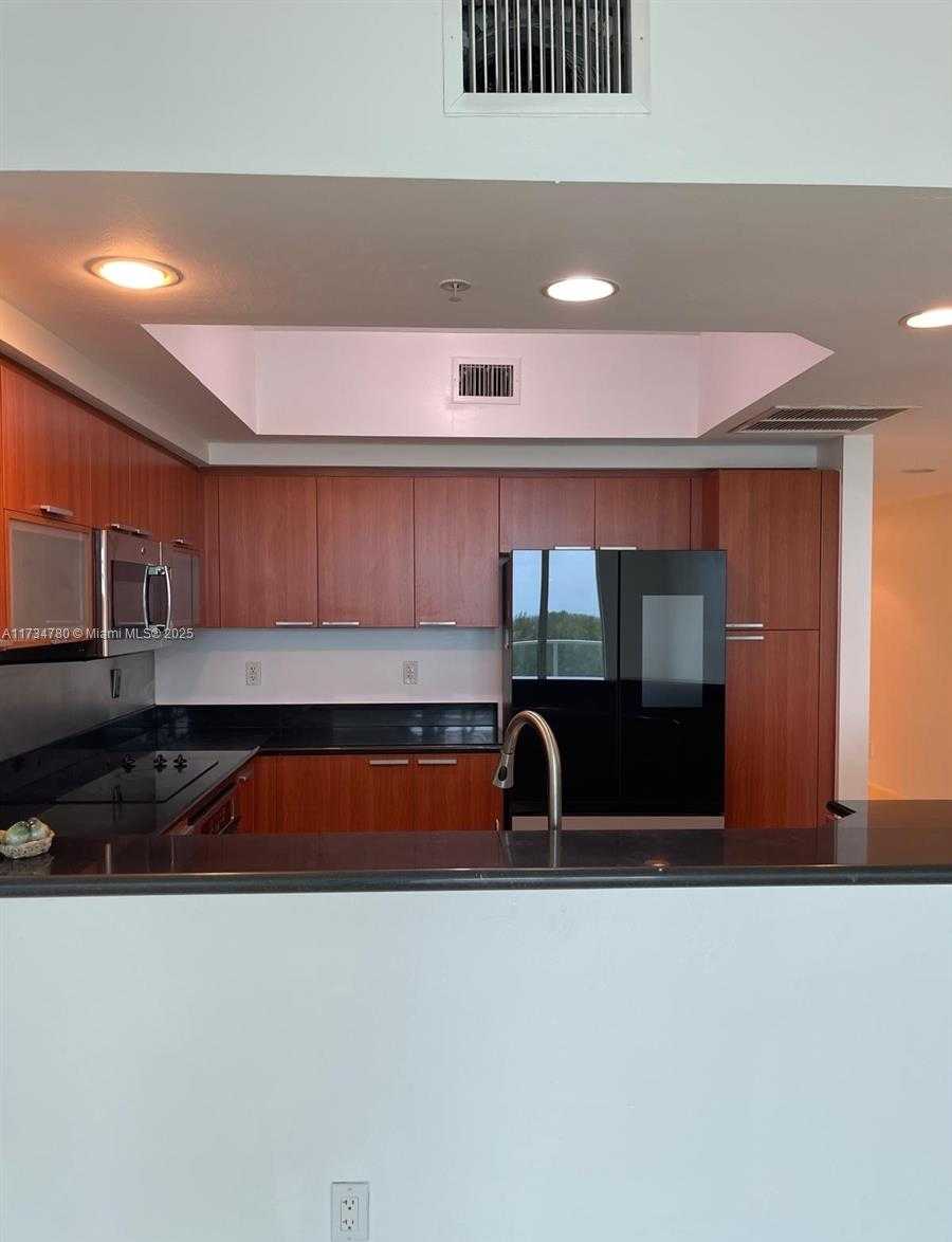 Small Image of 15051 ROYAL OAKS LN #1103, North Miami Number 12