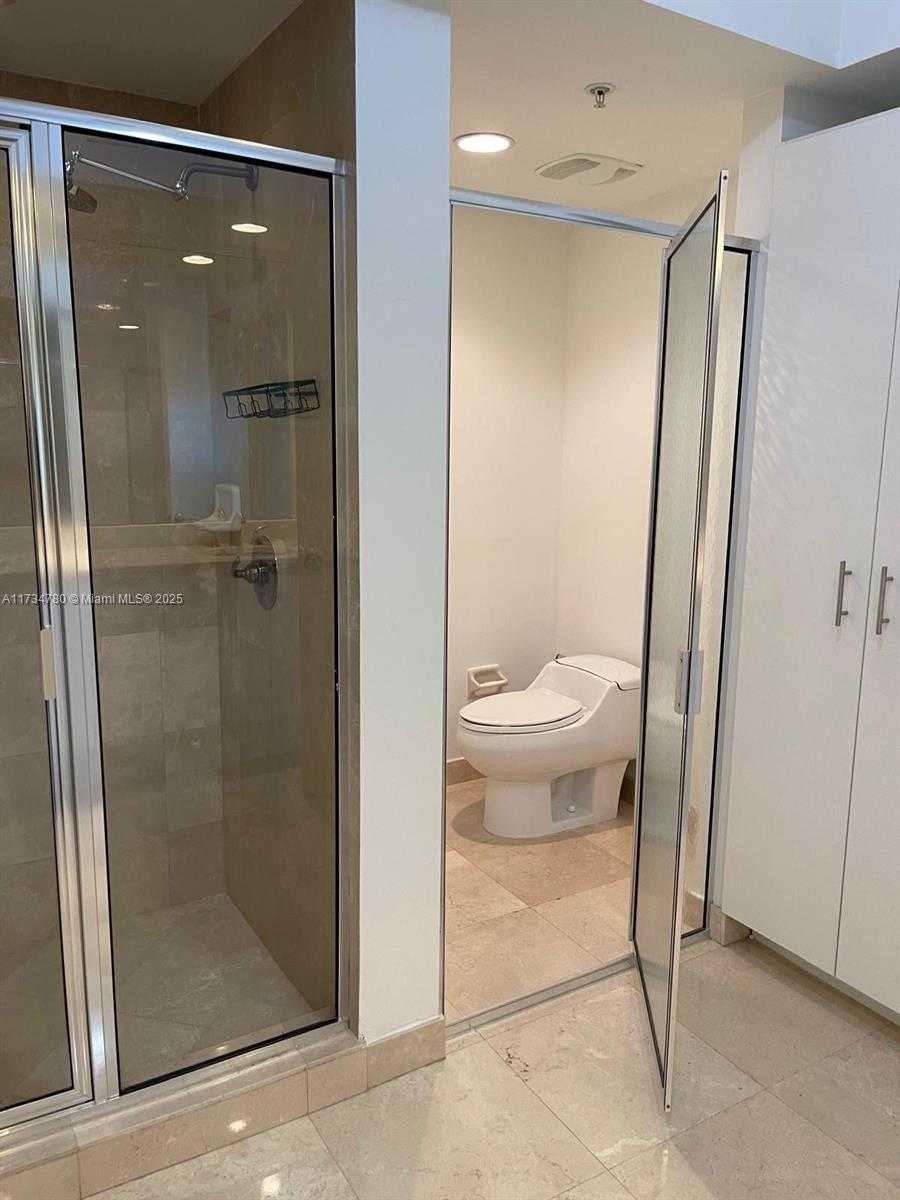 Small Image of 15051 ROYAL OAKS LN #1103, North Miami Number 14