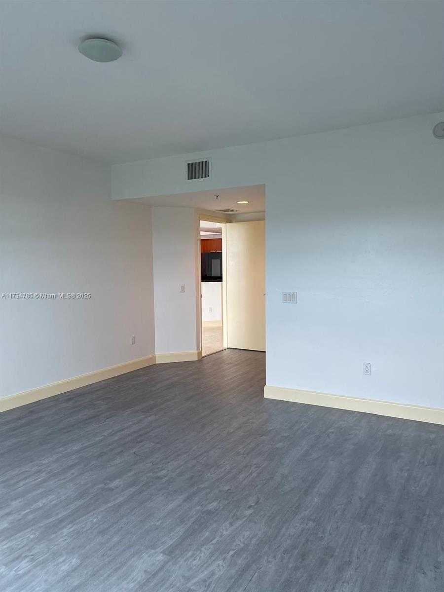 Small Image of 15051 ROYAL OAKS LN #1103, North Miami Number 17