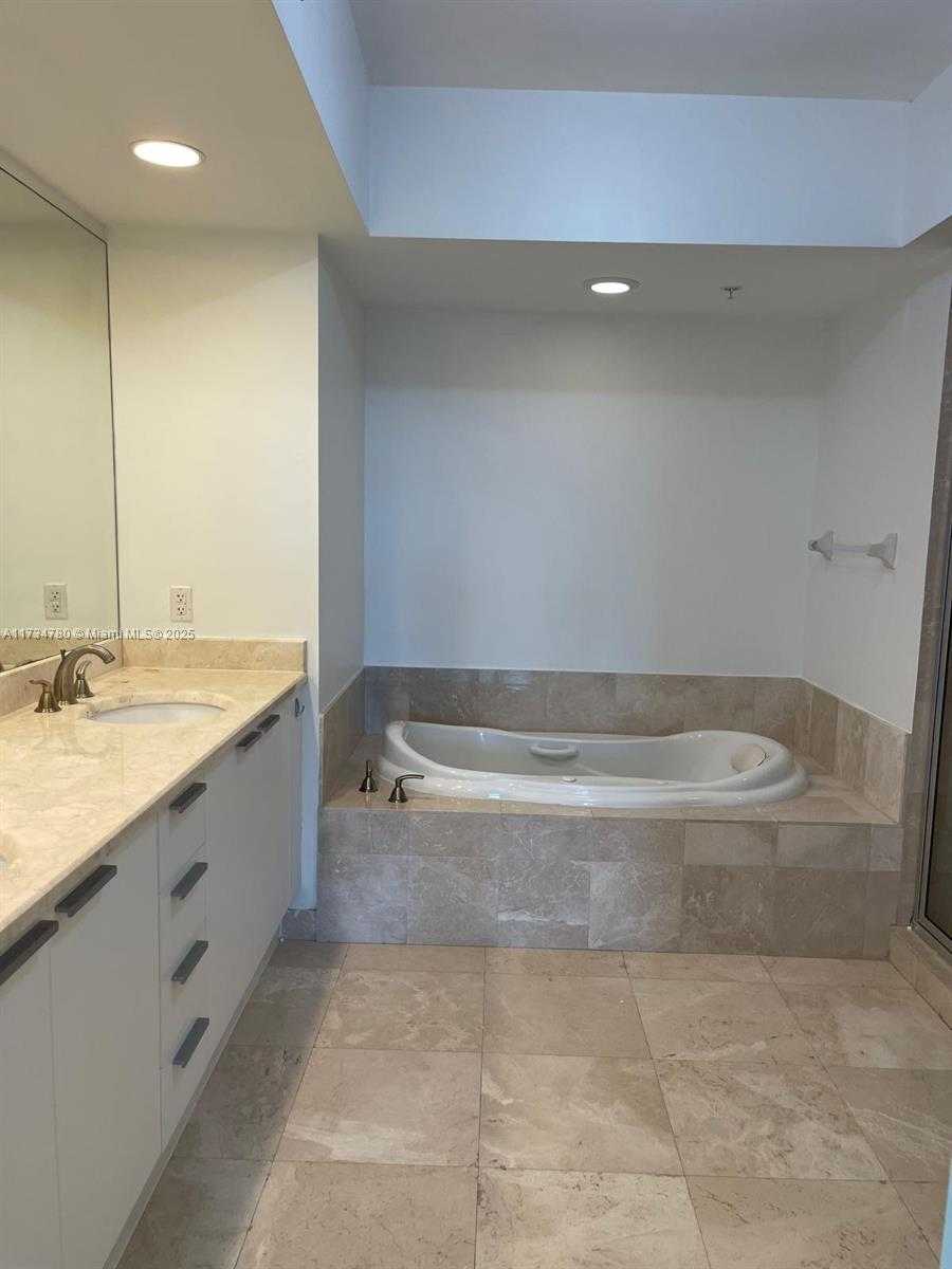 Small Image of 15051 ROYAL OAKS LN #1103, North Miami Number 21