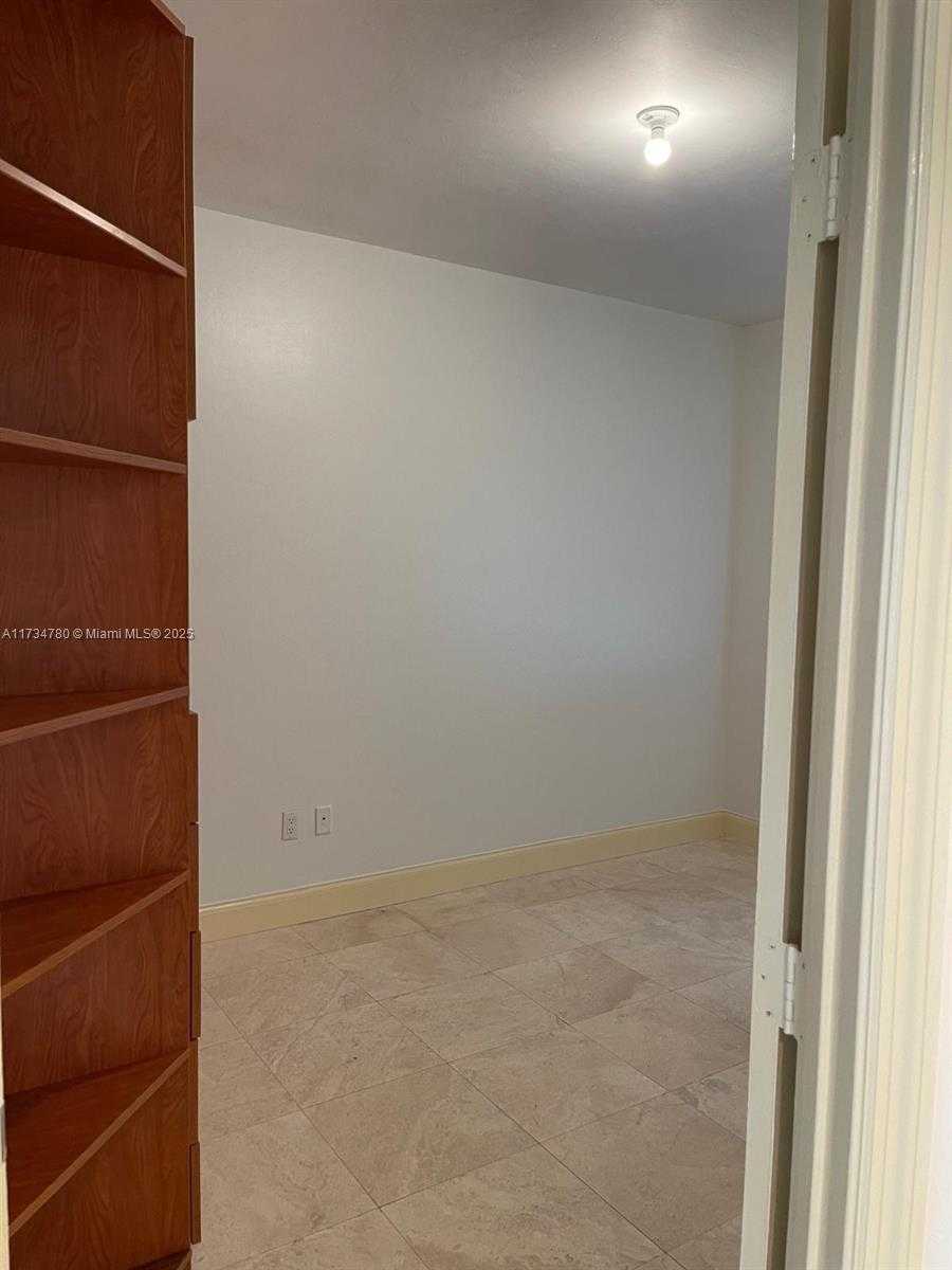 Small Image of 15051 ROYAL OAKS LN #1103, North Miami Number 23