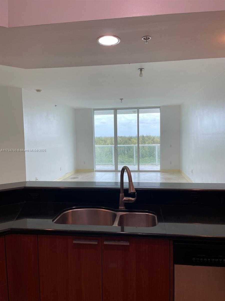 Small Image of 15051 ROYAL OAKS LN #1103, North Miami Number 25