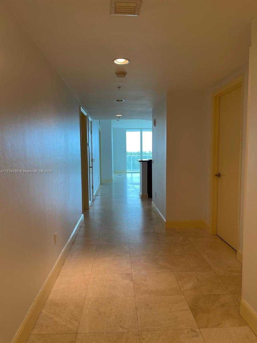 Small Image of 15051 ROYAL OAKS LN #1103, North Miami Number 26