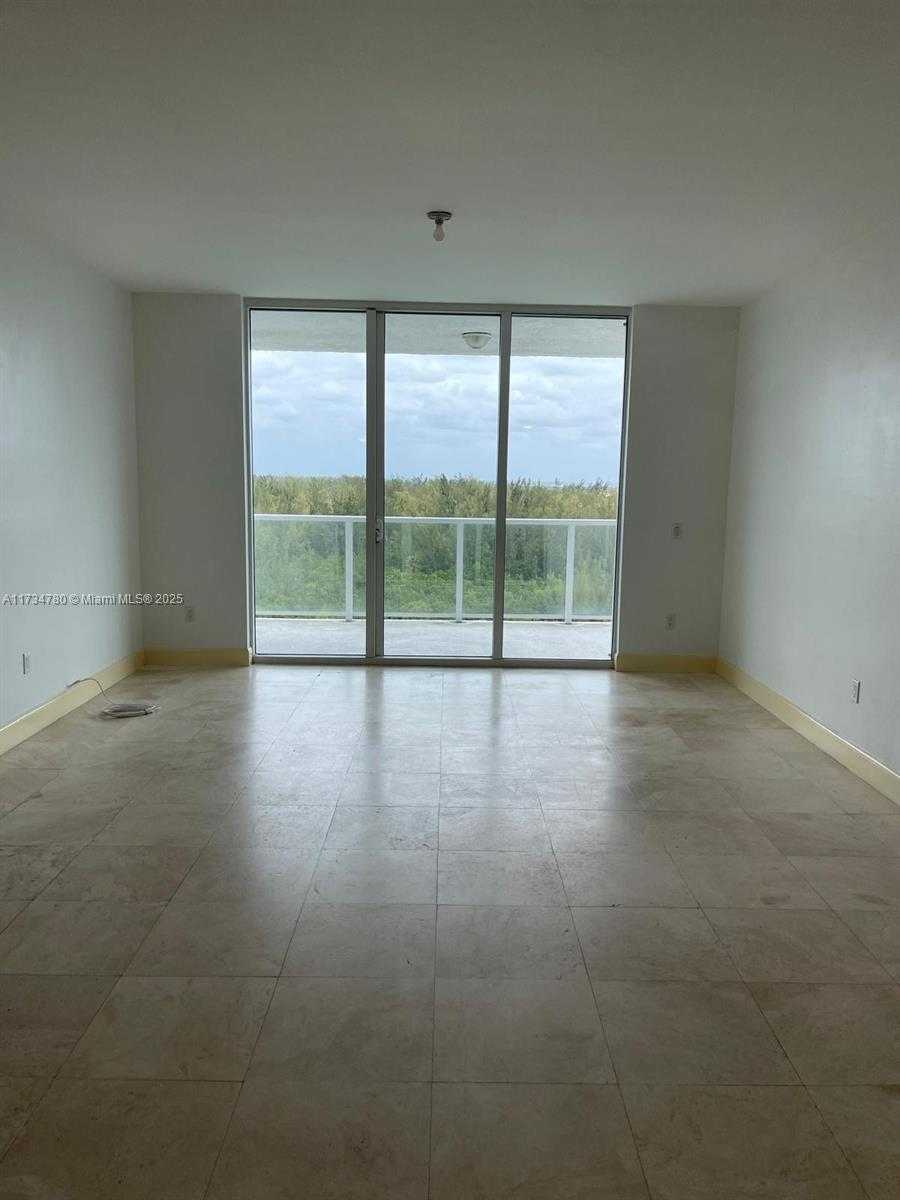 Small Image of 15051 ROYAL OAKS LN #1103, North Miami Number 31