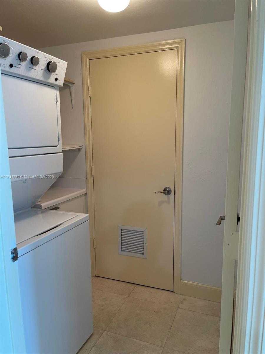 Small Image of 15051 ROYAL OAKS LN #1103, North Miami Number 4
