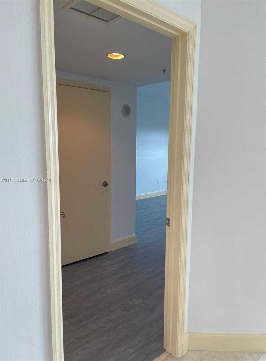 Small Image of 15051 ROYAL OAKS LN #1103, North Miami Number 8