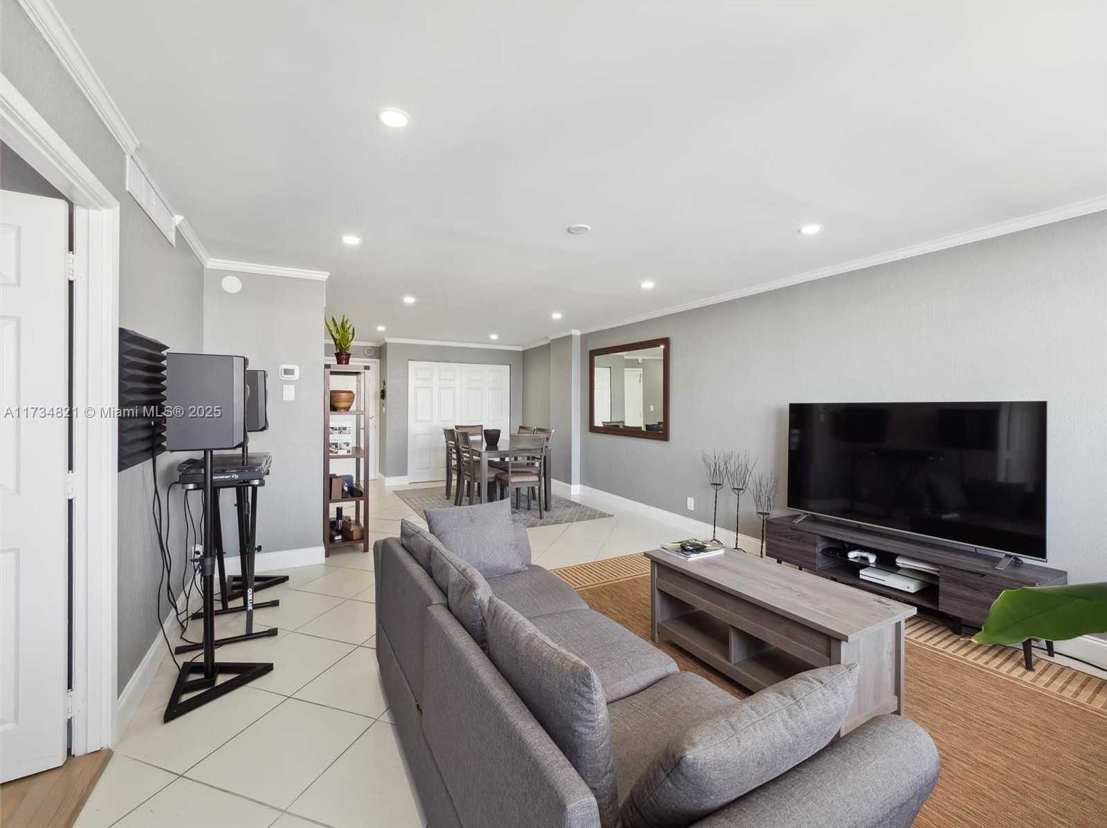 Small Image of 6770 INDIAN CREEK DR #14C, Miami Beach Number 11