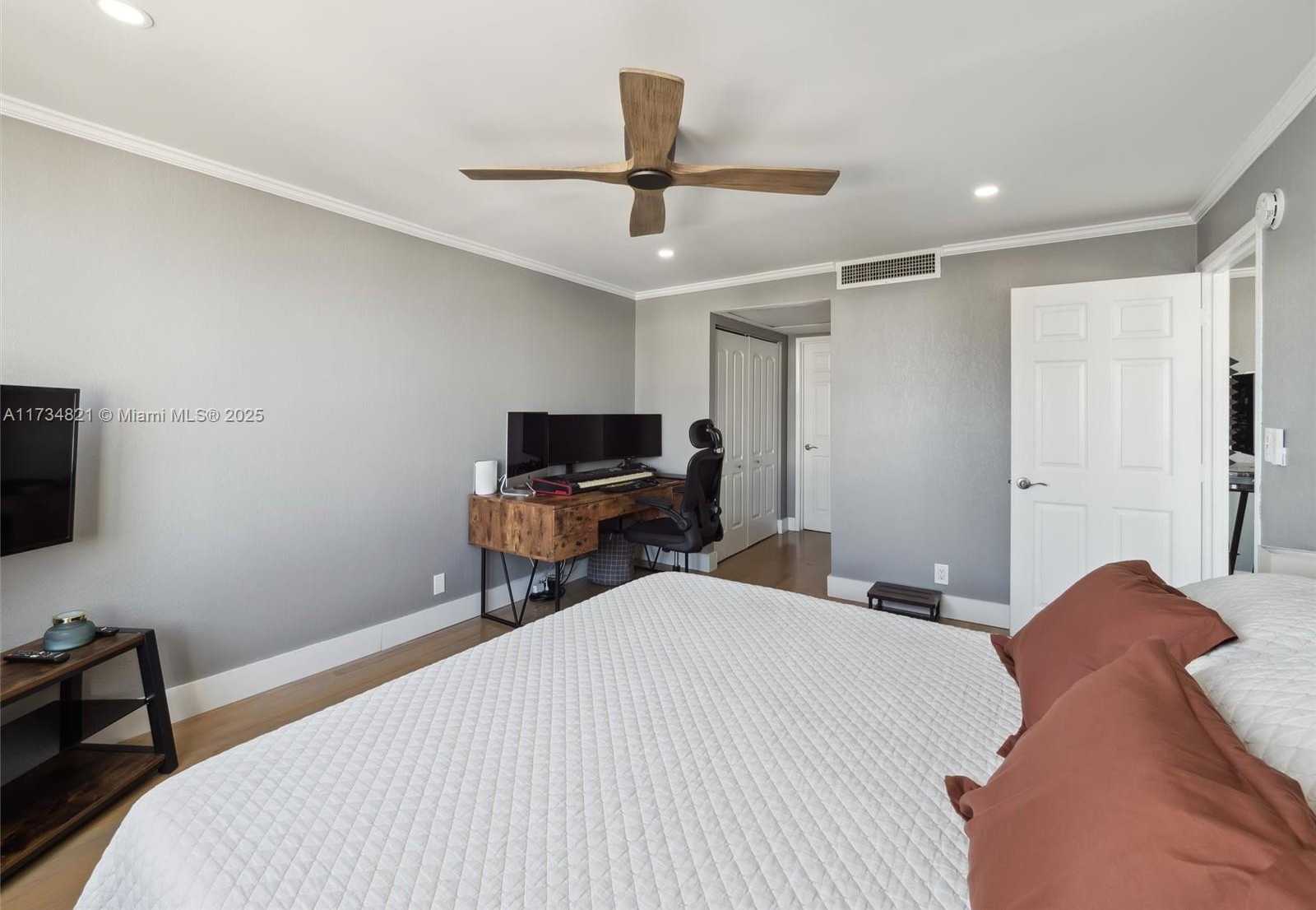 Small Image of 6770 INDIAN CREEK DR #14C, Miami Beach Number 13