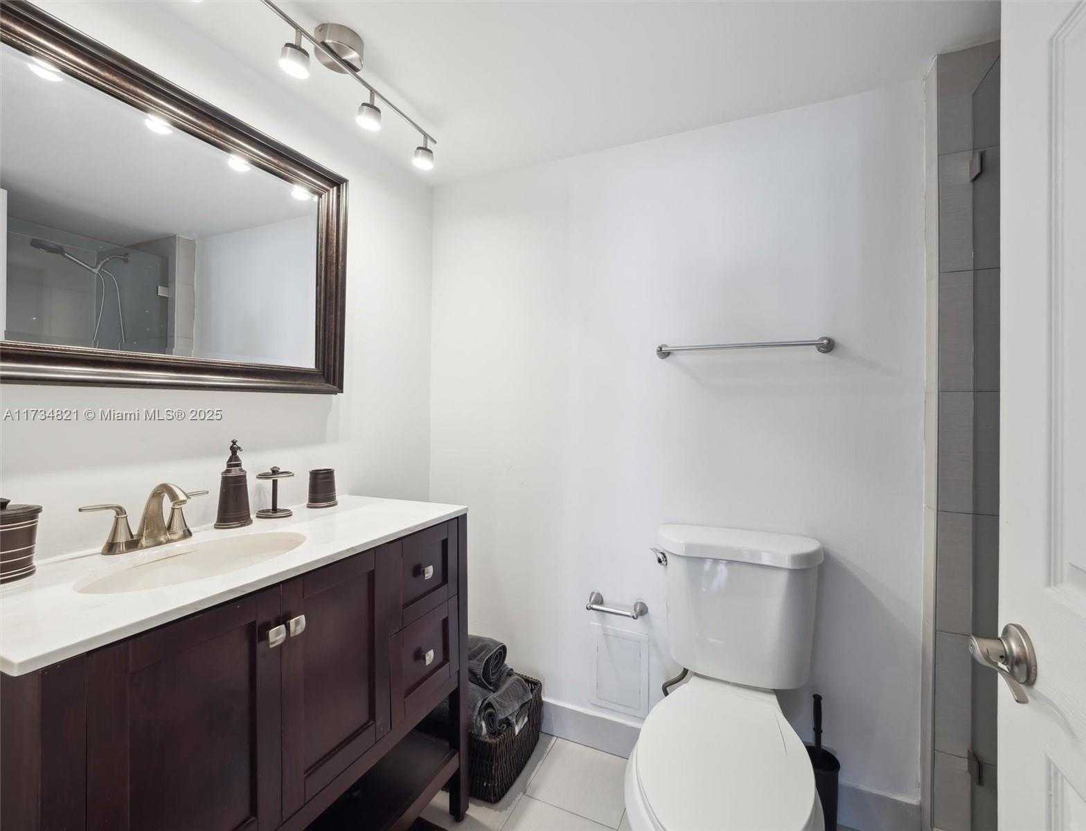 Small Image of 6770 INDIAN CREEK DR #14C, Miami Beach Number 15