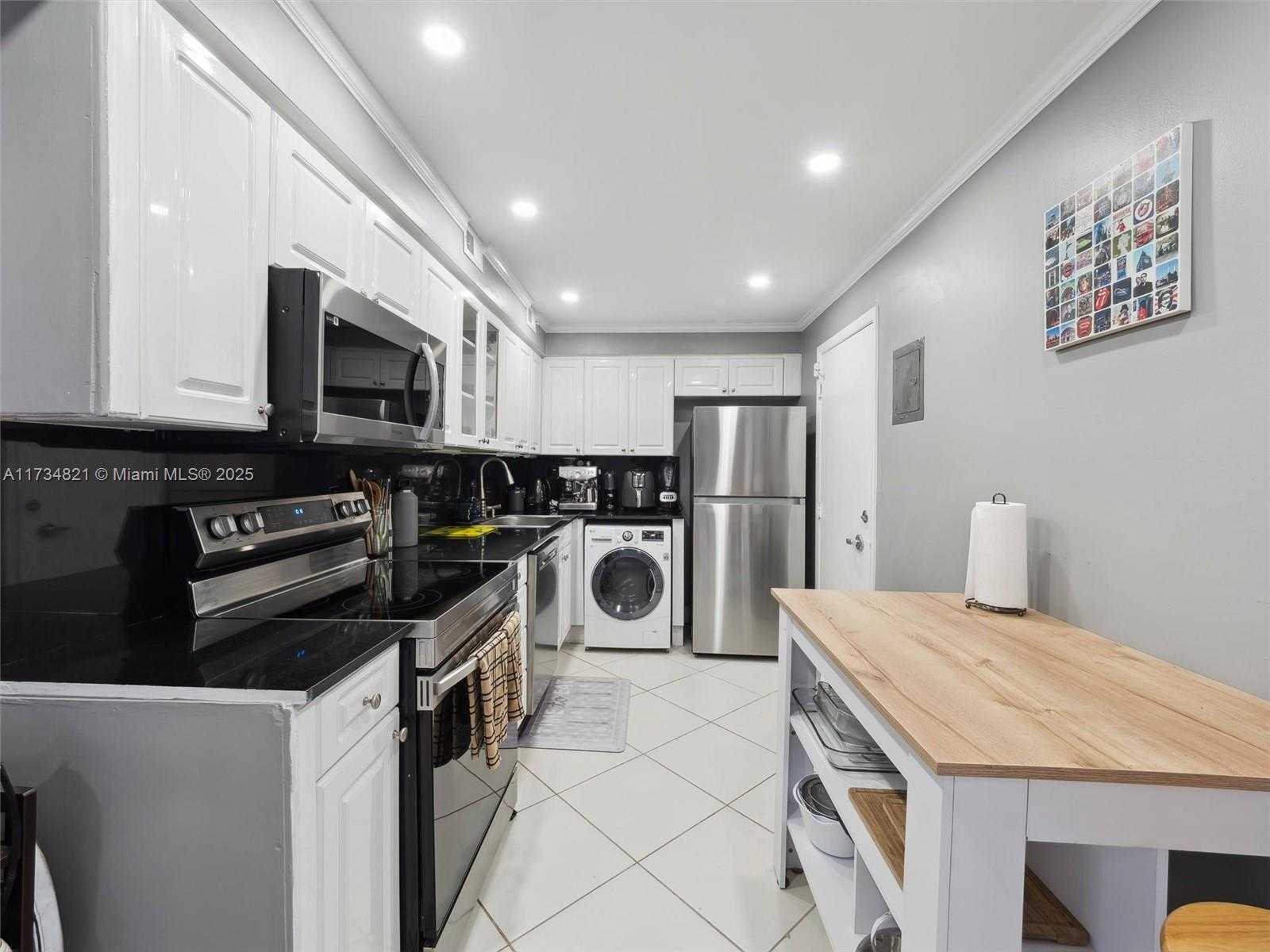 Small Image of 6770 INDIAN CREEK DR #14C, Miami Beach Number 4