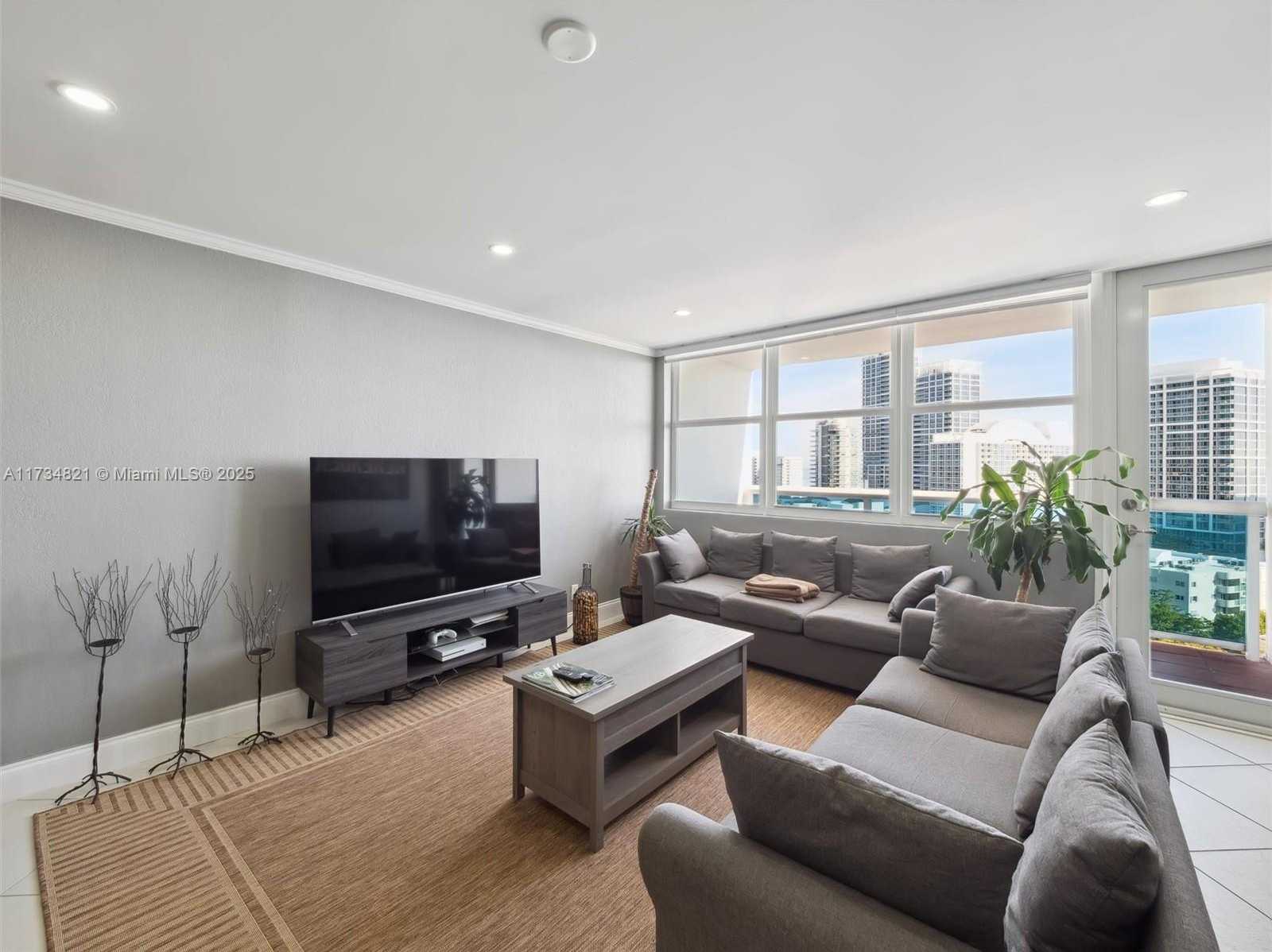 Small Image of 6770 INDIAN CREEK DR #14C, Miami Beach Number 7