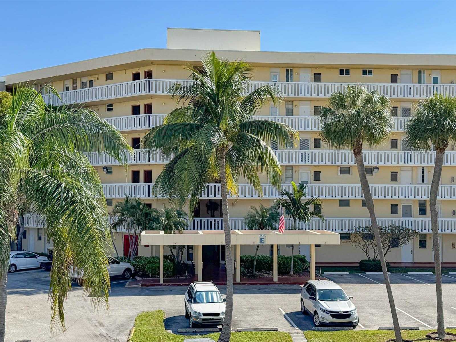 Small Image of 2930 POINT EAST DR #E109, Aventura Number 4