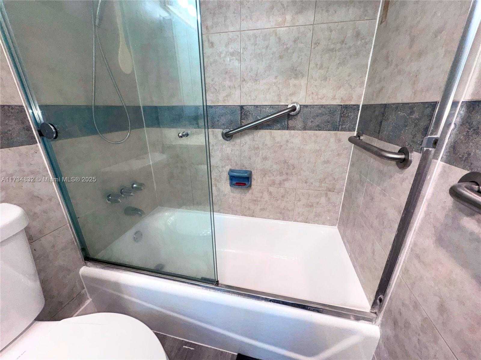 Small Image of 2930 POINT EAST DR #E510, Aventura Number 11