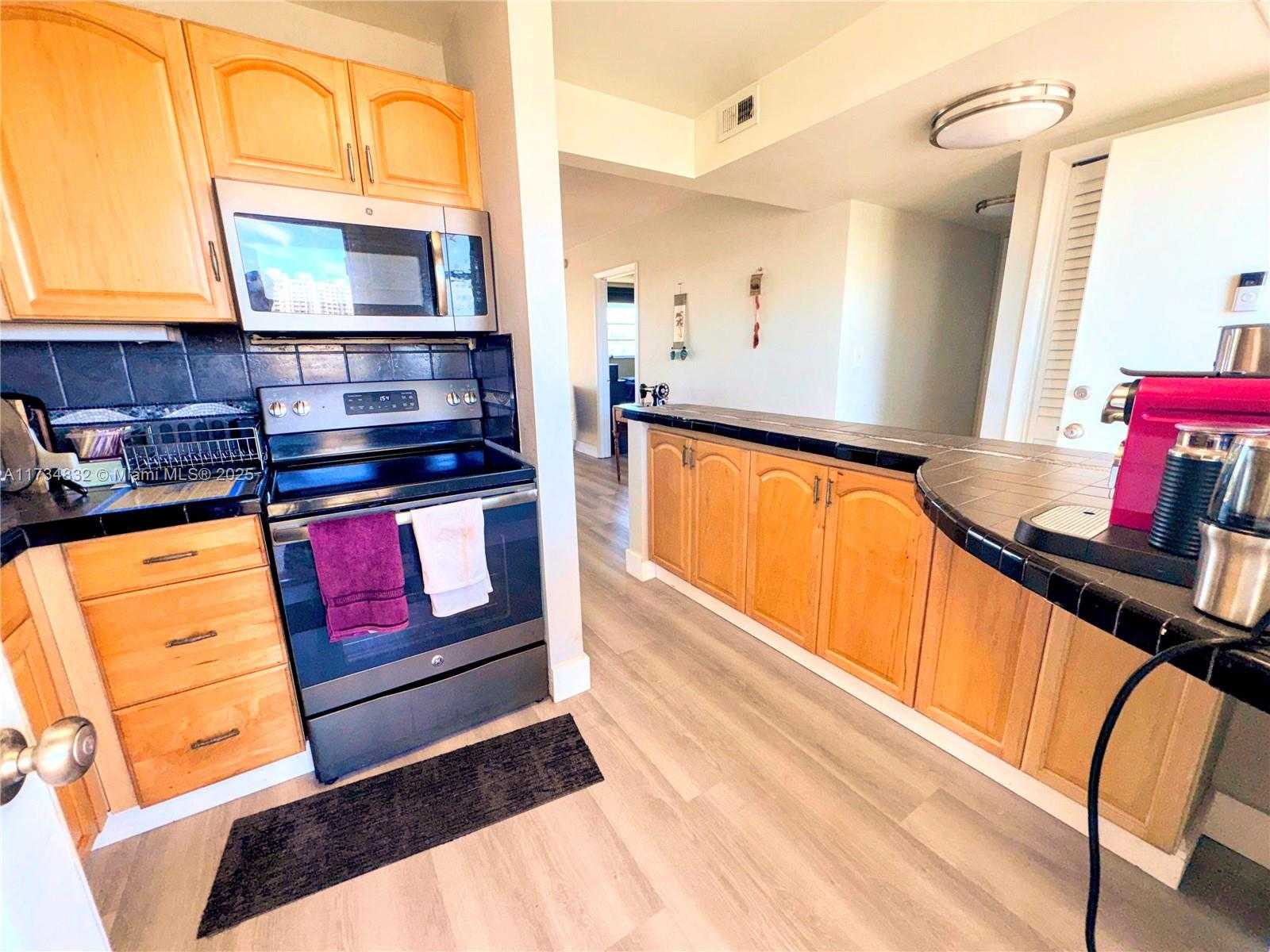 Small Image of 2930 POINT EAST DR #E510, Aventura Number 5