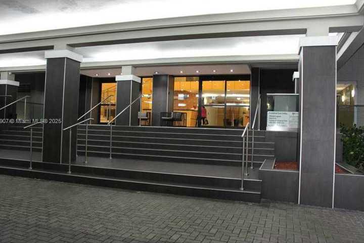 Small Image of 6770 INDIAN CREEK DR #5T, Miami Beach Number 3