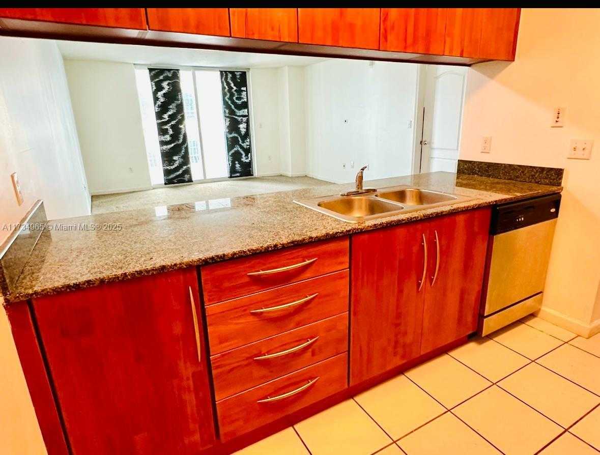 Small Image of 1200 BRICKELL BAY DR #2514, Miami Number 10