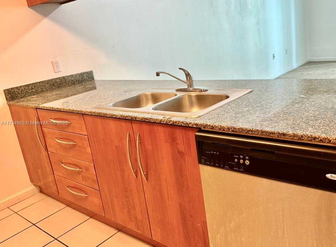 Small Image of 1200 BRICKELL BAY DR #2514, Miami Number 11