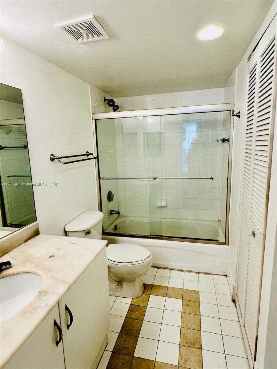 Small Image of 1200 BRICKELL BAY DR #2514, Miami Number 21