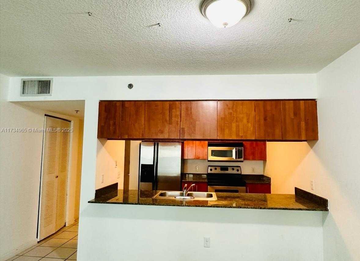 Small Image of 1200 BRICKELL BAY DR #2514, Miami Number 8